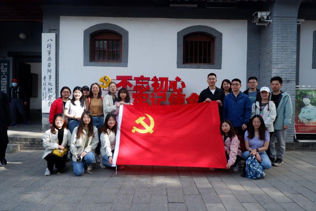 女管家逃脱记
